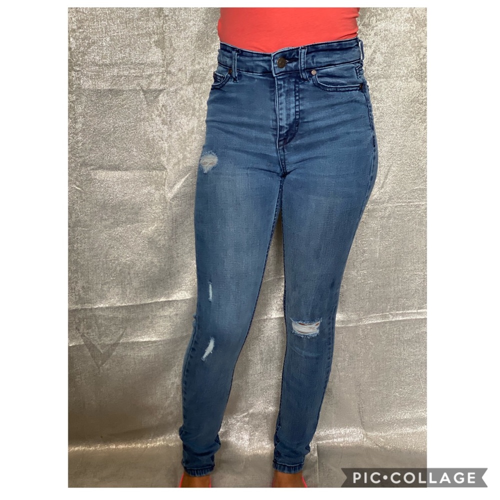 High waist blue jeans